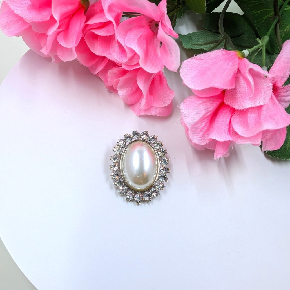 Vintage and Simple Halo Style Brooch with Genuine Crystal Accents